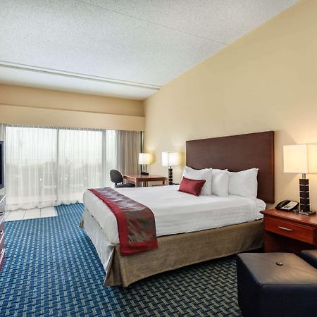 Ramada Plaza By Wyndham Virginia Beach Oceanfront Exterior foto