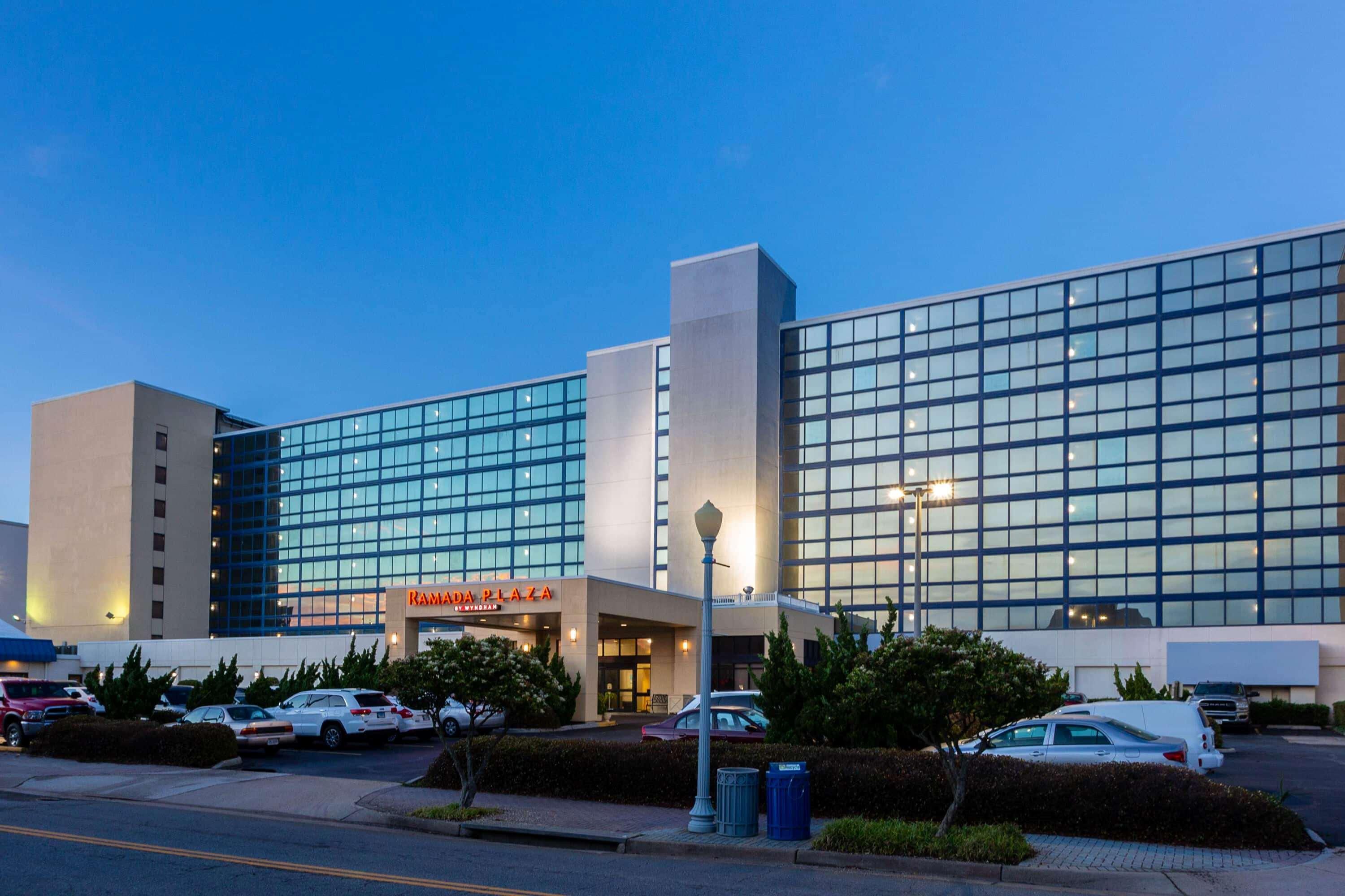 Ramada Plaza By Wyndham Virginia Beach Oceanfront Exterior foto