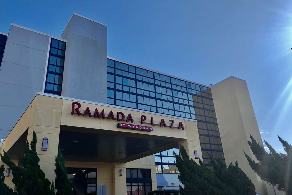 Ramada Plaza By Wyndham Virginia Beach Oceanfront Exterior foto